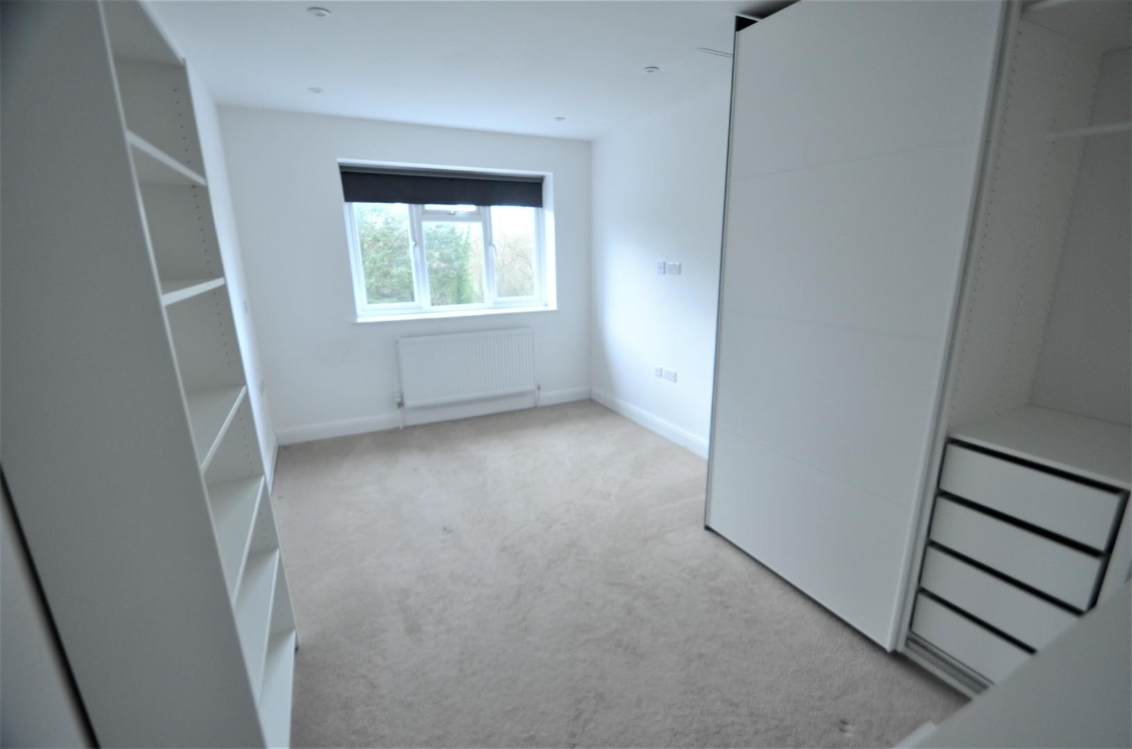 Edgwarebury Lane, Edgware